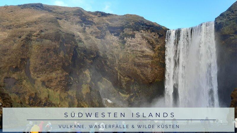 Mächtiger Skógafoss im Südwesten Islands – einer der bekanntesten Wasserfälle des Landes, umgeben von grünen Felsen und feinem Sprühnebel.