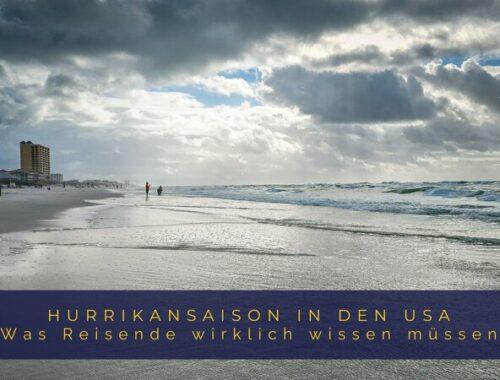 Strand von Florida unter dichter Wolkendecke während der Hurrikansaison – Titelbild des Artikels ‚Hurrikansaison in den USA: Was Reisende wirklich wissen müssen‘